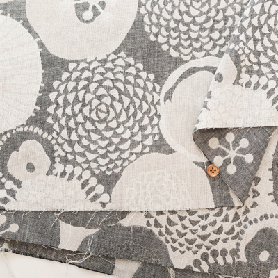 中生地 コットンジャガード生地 インクブルーの花生地の通販|ノムラ