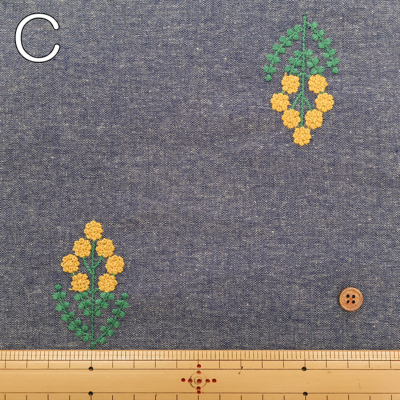 貴重　藍染の綿麻刺繍カムエ 青一色で植物をスケッチするように刺した刺繍。 以前はよく青い