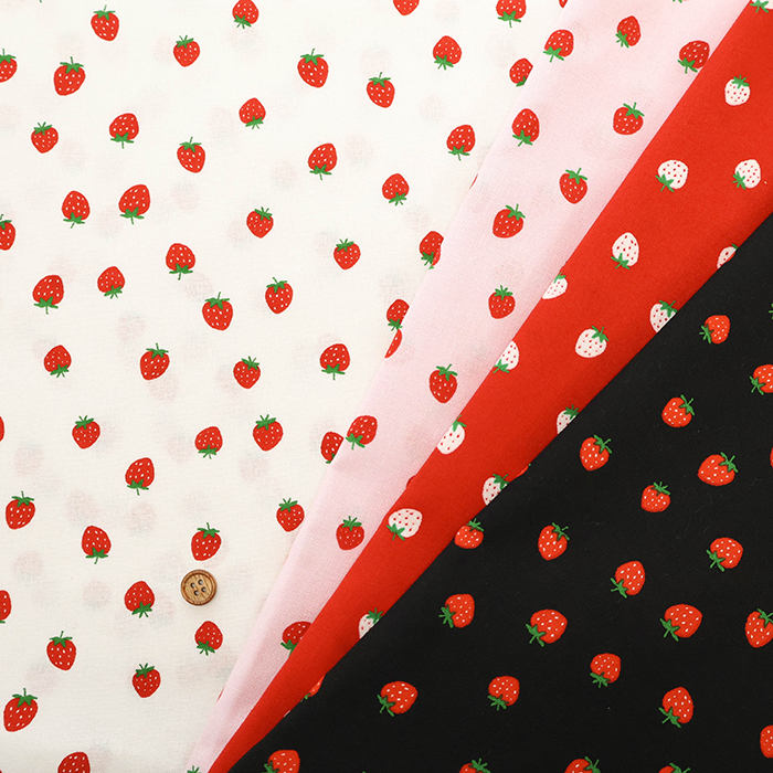 ぷちこ。　0527 コットンシーチングプリント生地 イチゴ生地の通販|ノムラテーラー