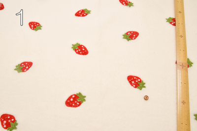 刺繍データ＊発売のご案内 リボンといちごのアップリケセット🎀🍓⸝⸝⸝♡︎ 🌱いちごのヘタがリボン風なのがポイントです♥️  少年アシベ風の方も可愛くできました🥰 ┈┈┈┈┈┈┈┈┈┈ #ミシン刺繍 #いちごの刺繍 #🍓 #刺繍データ  #machineembroiderydesigns #ニコ刺繍