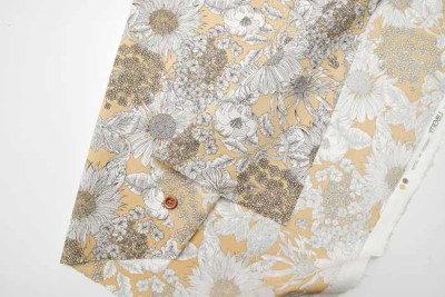 リバティプリント“スイム・ダンクレア” サニタリーケース　ベージュ　コンパクト リバティプリント“スイム・ダンクレア” サニタリーケース ベージュ