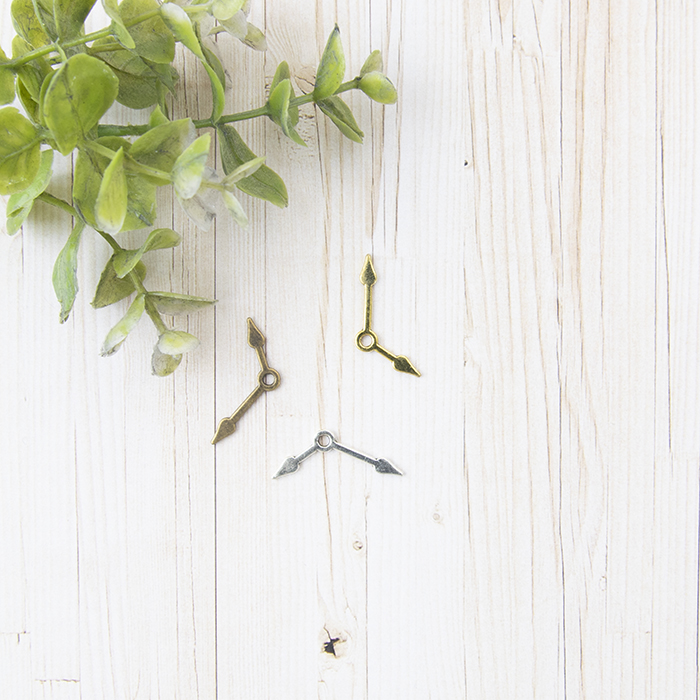 ヨーロッパ時計　長針なし　レプリカ　木製　重りの重さで動く　ジャンク品 ヨーロッパ時計 長針なし レプリカ 木製 重りの重さで動く